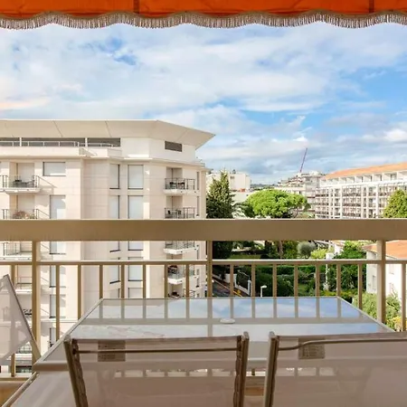 Moderne A Avec Balcon Et Vue Sur La 55 M²