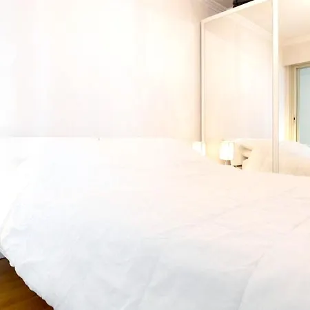 Moderne A Avec Balcon Et Vue Sur La 55 M²