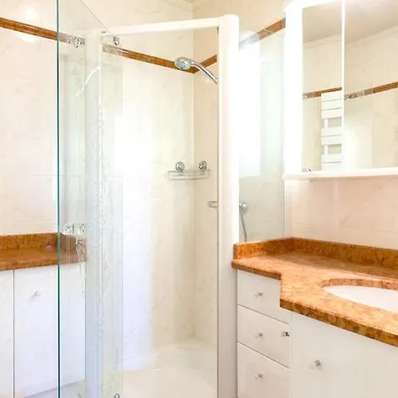 Moderne A Avec Balcon Et Vue Sur La 55 M² *